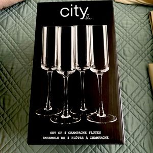 City chic set of four champagne glasses